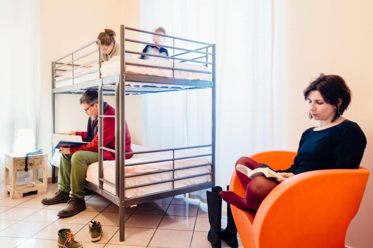 Hostal The Beehive *