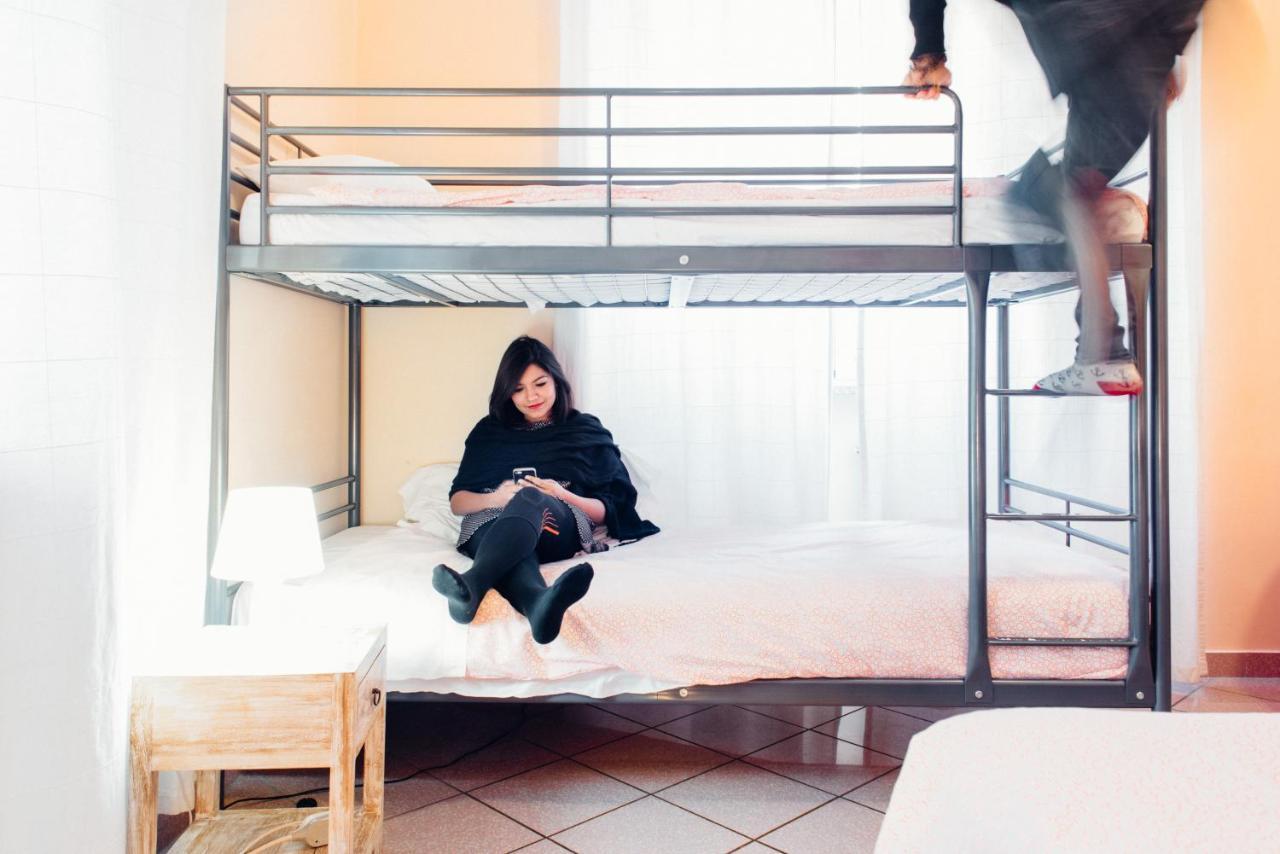 Hostal The Beehive *
