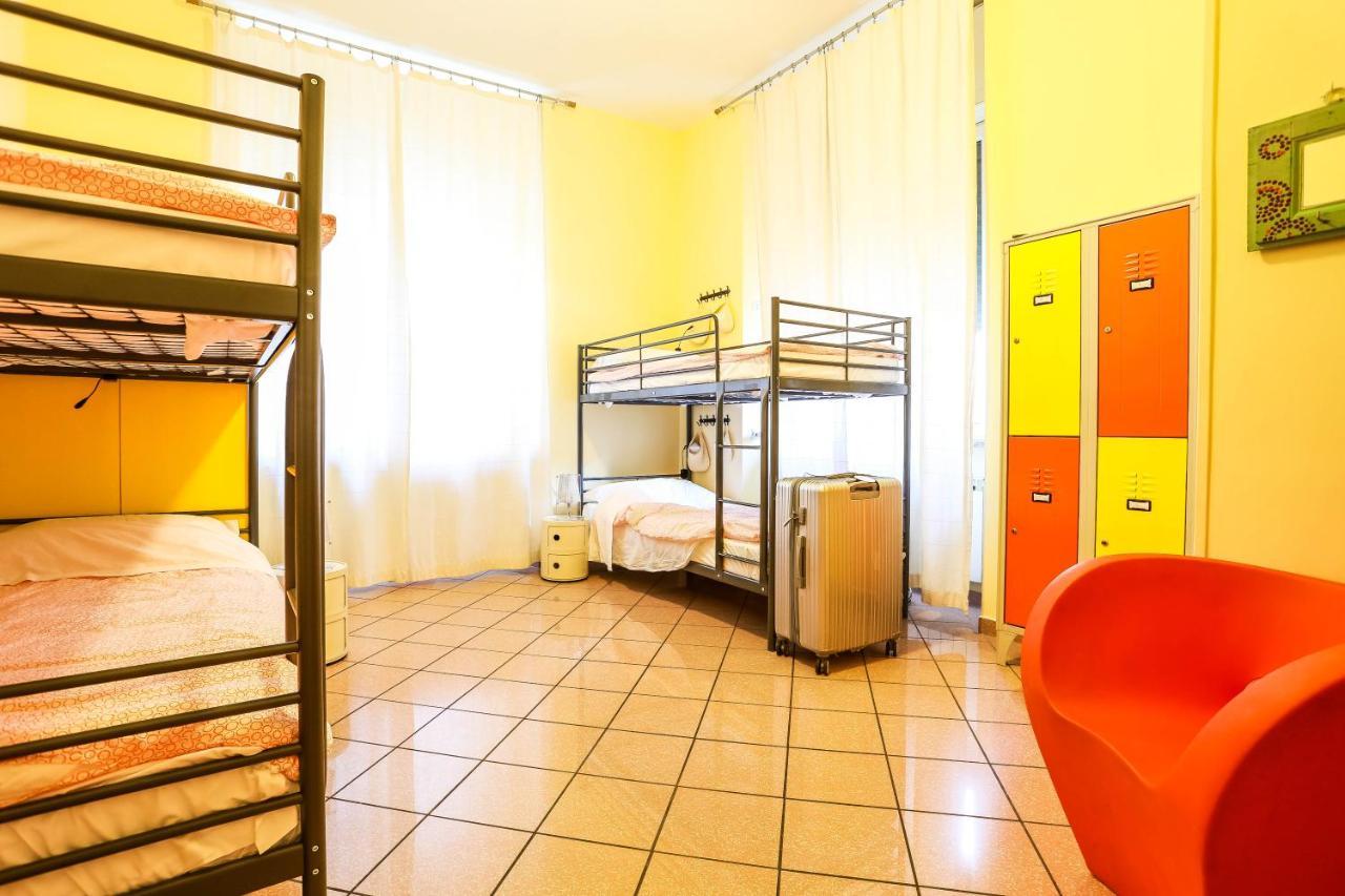 Hostal The Beehive *