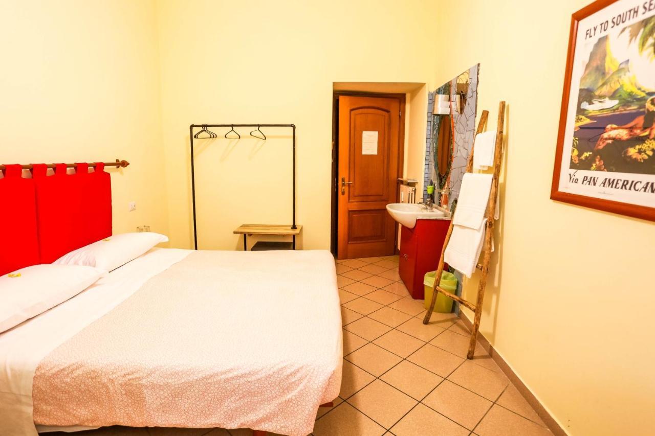 Hostal The Beehive *